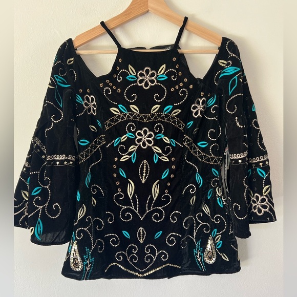 VENUS Black Velvet Embroidered Beaded Sequin Bell Sleeve Top Size 6 NWT - Picture 2 of 14